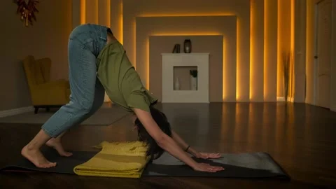 A slender girl does exercises while standing on all fours Stock Footage 152998363