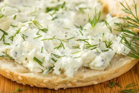 Slice of bread or bun with cream cheese with green fresh dill Stockfoto's