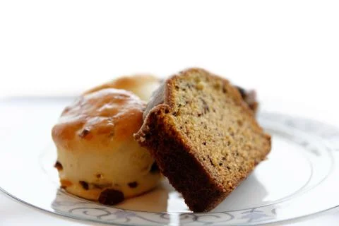 Slice of cake and scones Foto stock