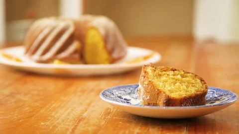 Slice of cake on plate Vídeos de archivo 76099860