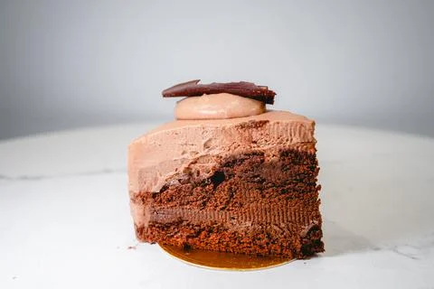 A slice of chocolate cake Stockfoto's