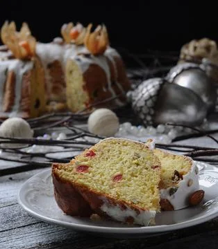 Slice of christmas cake Stockfoto's
