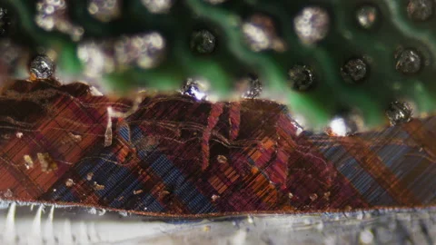 Slice of CPU under microscope. Internal architecture and circuitry. Nanoelectron Vídeos de archivo 171856306