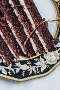 Slice of Devil's Food chocolate layer cake Foto stock