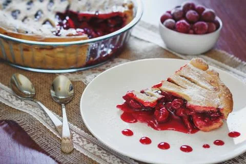 Slice of fruit pie with cherries Foto stock