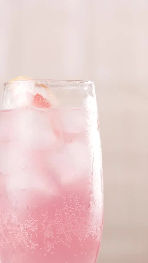 A slice of grapefruit falls into a glass with a drink Video stock 311004146