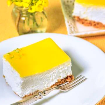 Slice of lemon cheesecake Stock Photos