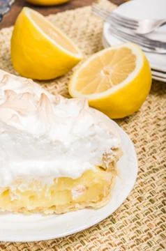 Slice of lemon meringue pie Foto stock