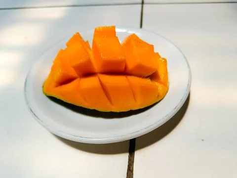 A slice of mango on the white plate  Foto stock