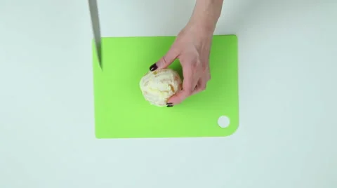 Slice the oranges with a knife Видео 62023542