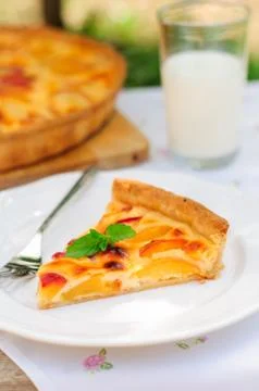 A Slice of Peach Custard Pie Stock-Fotos
