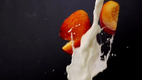 Slice of Peaches Splashing into Milk 動画素材 108308477