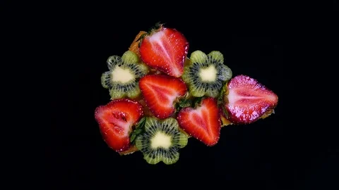Slice of pie decorated by fresh sliced strawberry and kiwi fruit like flower 4K Vídeo Stock 78055790