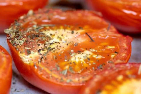 A slice of tomato with herbs on top Foto stock