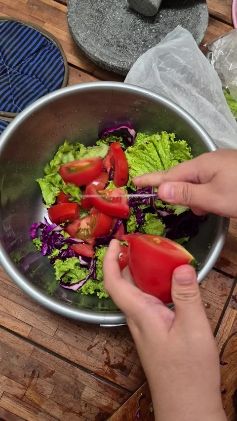 Slice tomatoes Stock Footage 327624751