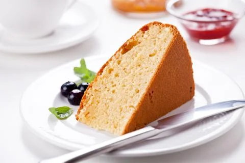 Slice Of Vanilla Cake With Jam Foto stock