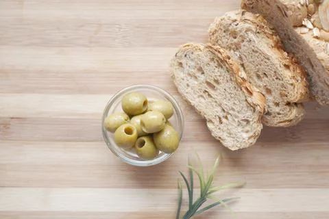 Slice of whole meal bread and olive oil on table Foto stock