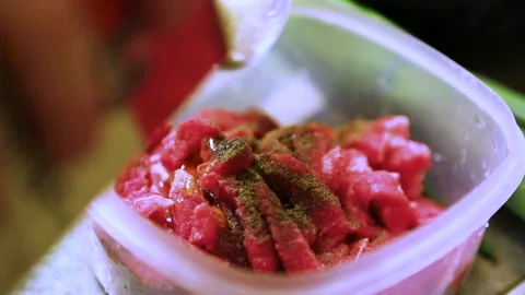Sliced beef with black pepper for cooking korean food Vídeos de archivo 169800942