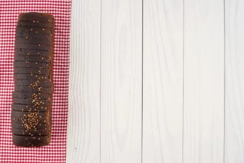 Sliced brown bread on an old white wooden table. Foto stock