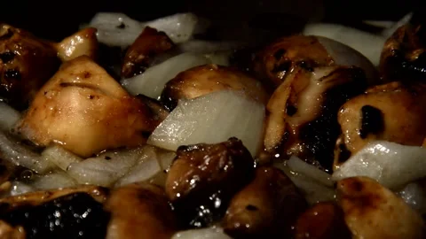 Sliced champignons with onion Видео 321360675