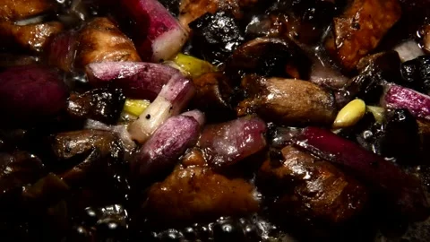 Sliced champignons with red and green onion Видео 321393237