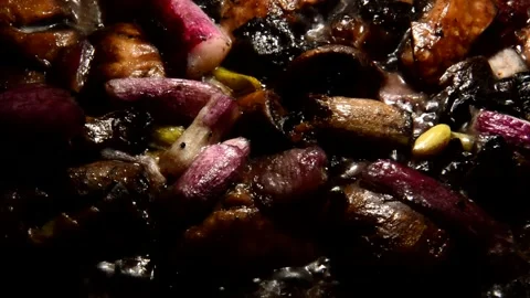 Sliced champignons with red and green onion Видео 321393242