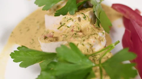 Sliced chicken roll with sauce Vídeo Stock 166131388