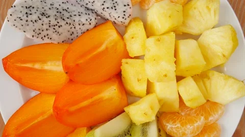 Sliced fruit on a plate. Video stock 240276786