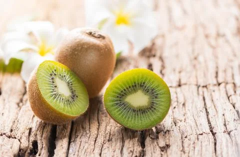 Sliced kiwi fruit Фото