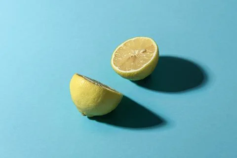 Sliced lemon on a blue background. Conceptual minimalism. Фото