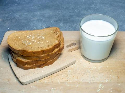 Sliced ??loaf bread for breakfast with butter. Food on the table. Flour pro.. Stockfoto's