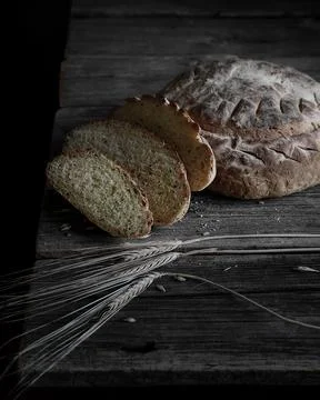 Sliced loaf of rye bread Stockfoto's