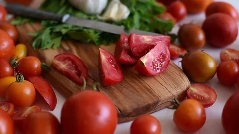 Sliced organic tomatoes seen on table with pan-zoom in view Stock Footage 78595241