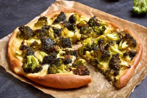Sliced pizza with broccoli Stock-Fotos