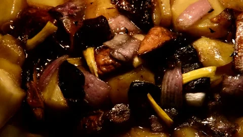 Sliced potato with sliced champignons, red and green onion Видео 314586201