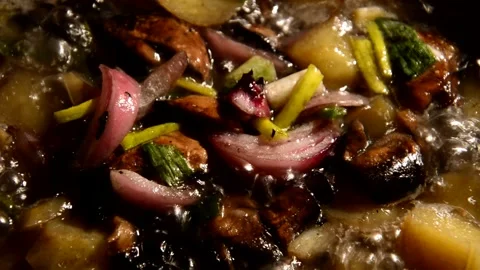 Sliced potato with sliced champignons, red and green onion Видео 314586254