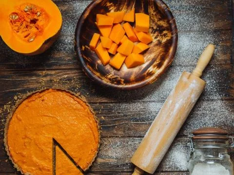 Sliced pumpkin pie on a table Stock-Fotos