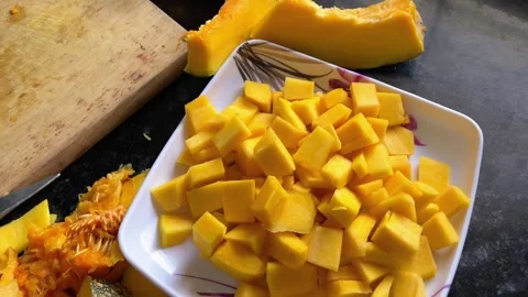 Sliced Pumpkin on Plate with Cutting Process – Homemade Cooking Scene 動画素材 320285596