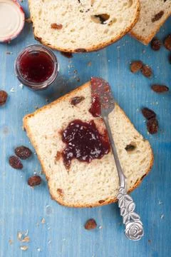 Sliced raisin bread Stock-Fotos
