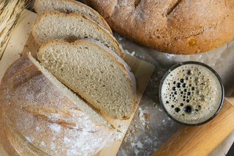 Sliced Rustic Bread with Kvass Foto stock