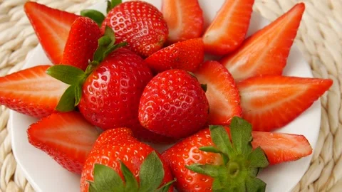 Sliced strawberries on a plate. 스톡 동영상 296879105