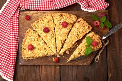 Sliced triangular pieces of crumble pie with apples Stock Photos