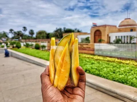 Sliced yellow mango 스톡 사진