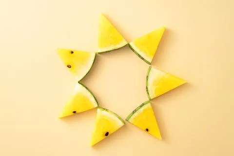 Sliced yellow watermelon pattern flat lay on pastel yellow table background. Foto stock