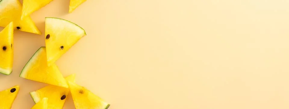 Sliced yellow watermelon pattern flat lay on pastel yellow table background. Foto stock