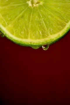 Slices of fresh lemon on  background Stockfoto's