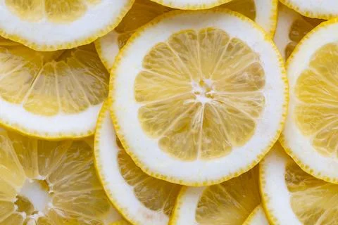 Slices of lemon laid out in a pattern showing the yellow fruit with a brigh.. Stock Photos