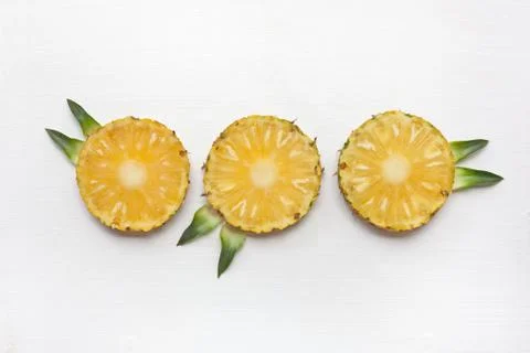 Slices of pineapple with leaf isolated. Foto stock
