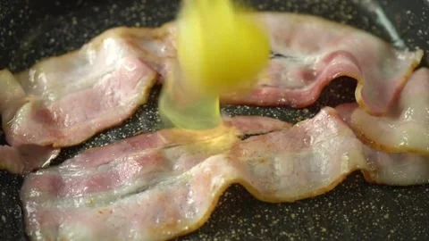 Slices of pork bacon is prepared in its own fat. Layers of meat and lard. 스톡 동영상 334642332