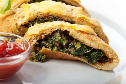 Slices of spinach omelette Foto stock